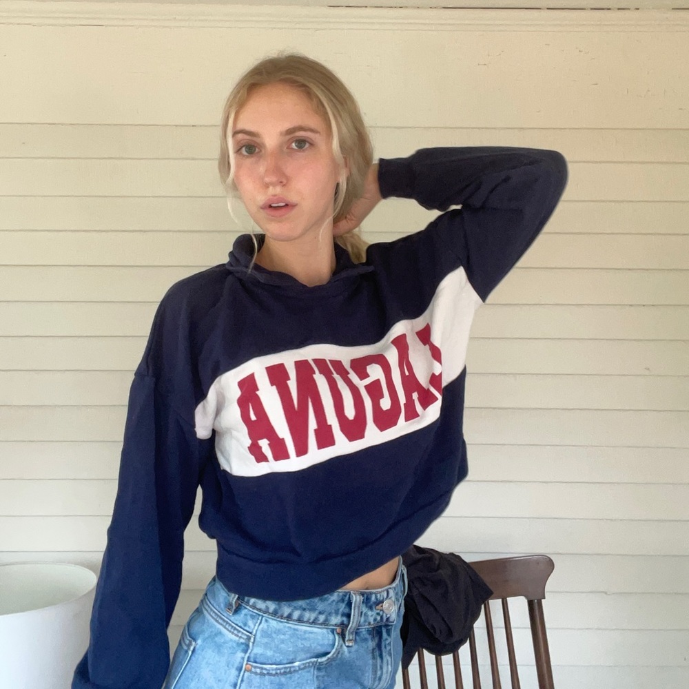 Women’s Brandy collared crew neck. Size small.